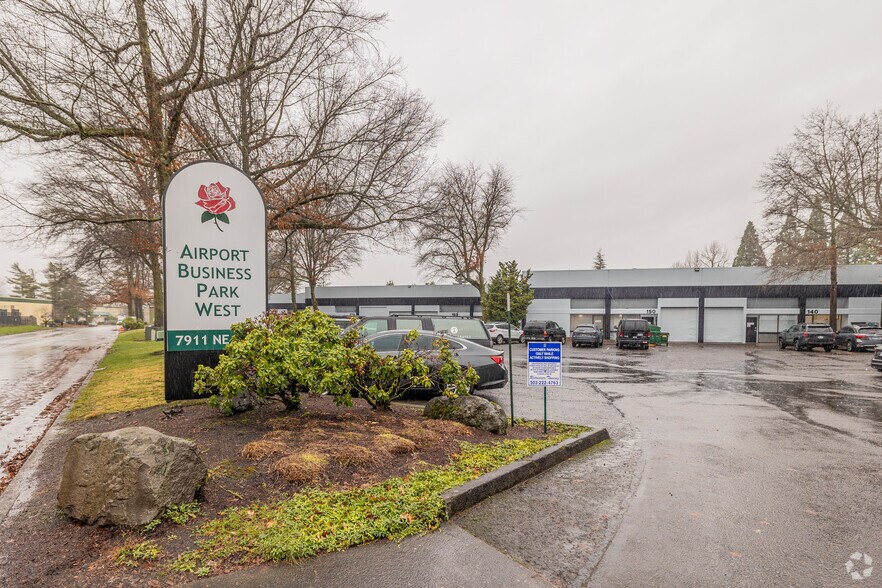 7911 NE 33rd Dr, Portland, OR à louer - Photo principale – Image 1 sur 4