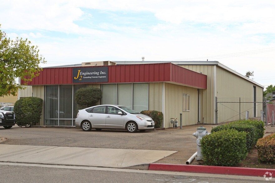 5234 E Pine Ave, Fresno, CA à louer - Photo principale – Image 2 sur 18