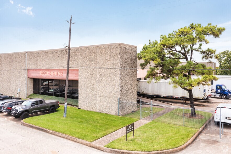 9366 Wallisville Rd, Houston, TX à louer - Photo de l’immeuble – Image 3 sur 14