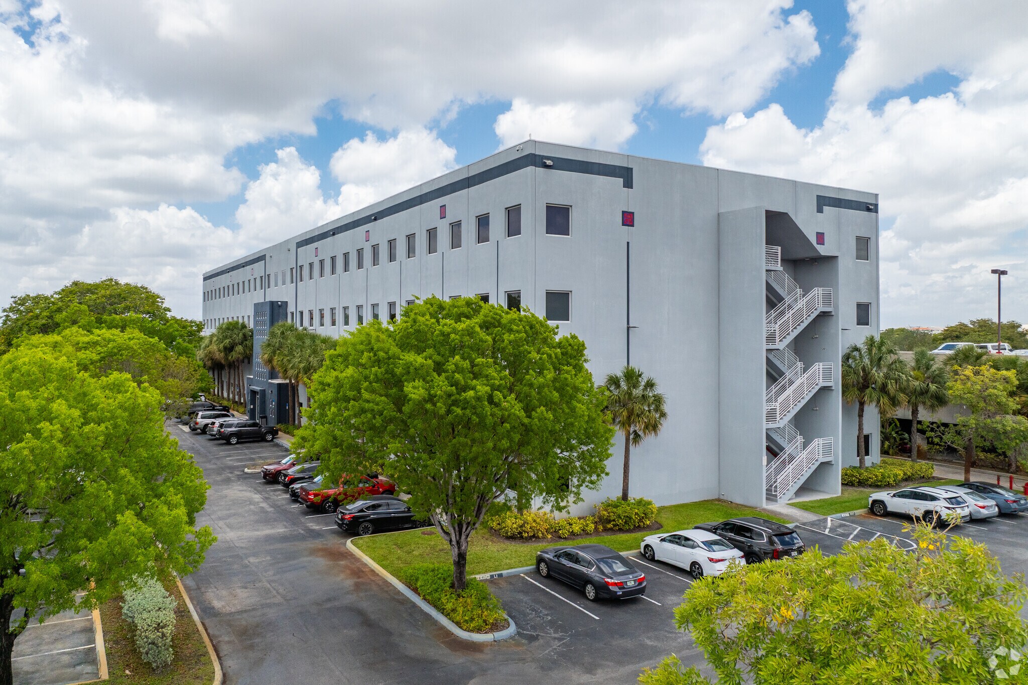 7791 NW 46th St, Doral, FL à vendre Photo de l’immeuble– Image 1 sur 9