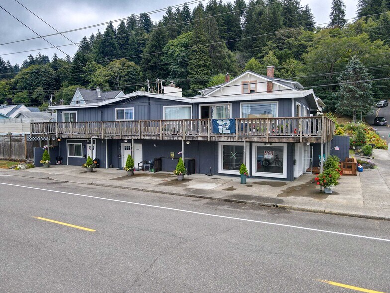 582 Winchester Ave, Reedsport, OR à vendre - Photo de l’immeuble – Image 1 sur 12