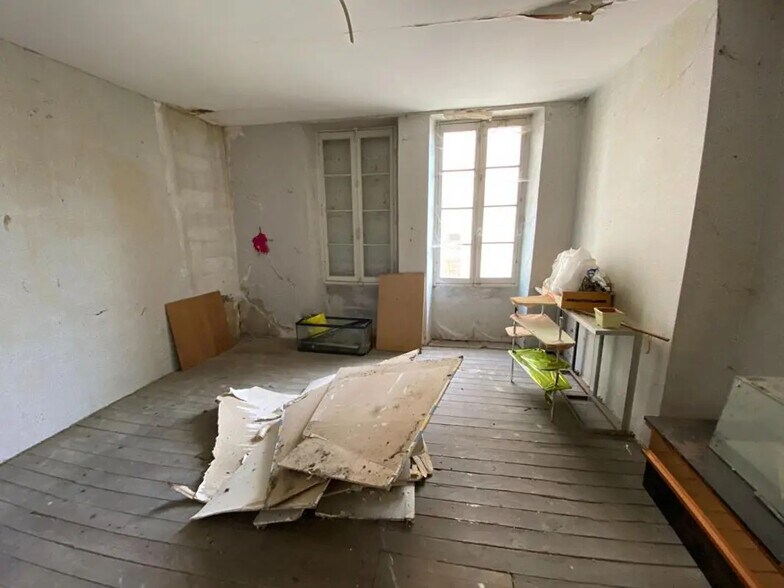Local d'activités dans Sauveterre-de-Guyenne à vendre - Photo de l’immeuble – Image 3 sur 9