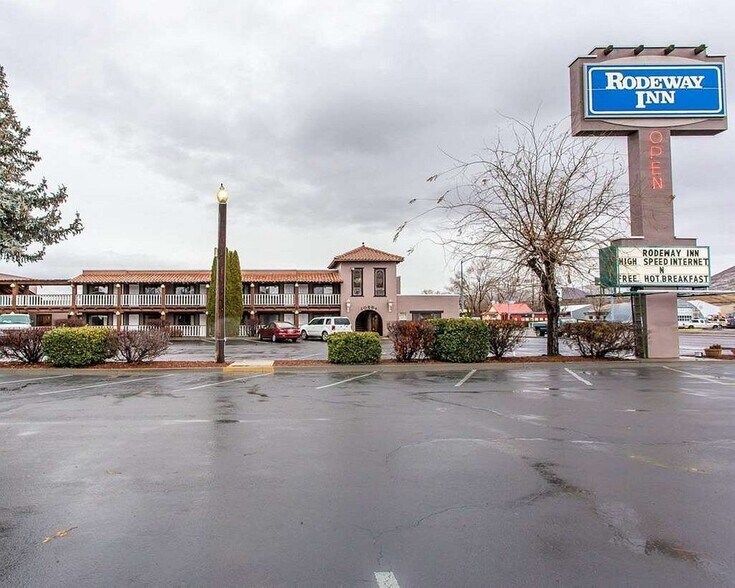 810 Campbell St, Baker City, OR à vendre - Photo de l’immeuble – Image 1 sur 3