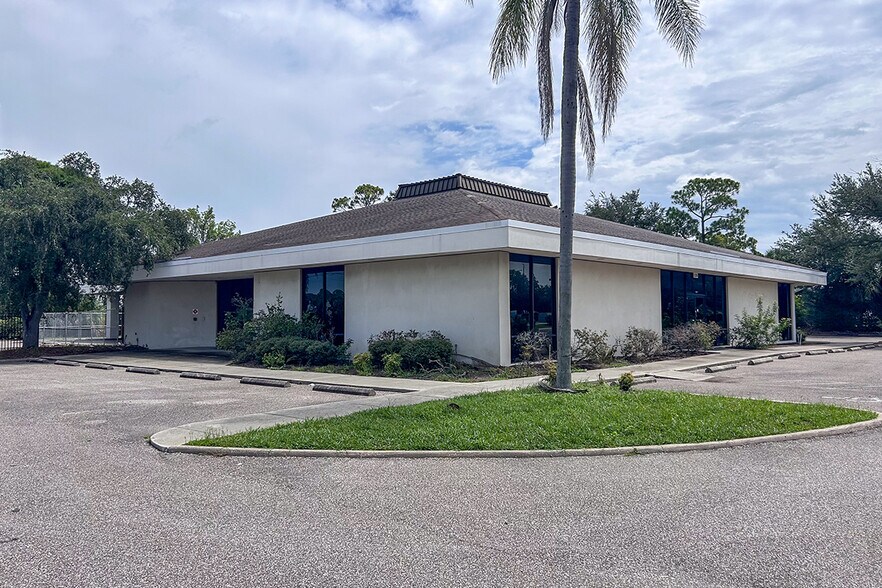 10290 Regency Park Blvd, Port Richey, FL à vendre - Photo de l’immeuble – Image 1 sur 4