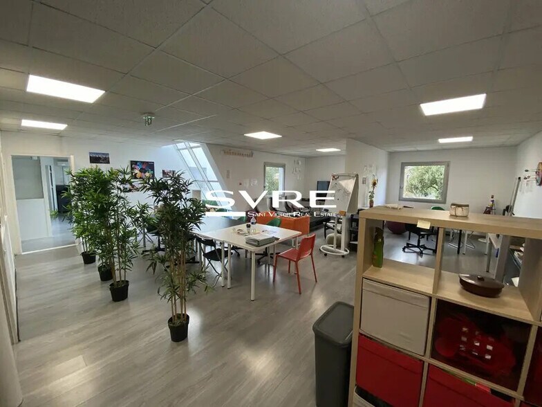Bureau dans Aubagne à louer - Photo de l’immeuble – Image 1 sur 8