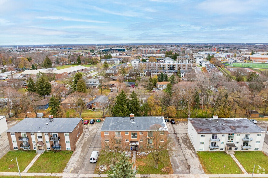 422 Hazel St, Waterloo, ON à vendre - Aérien – Image 2 sur 2
