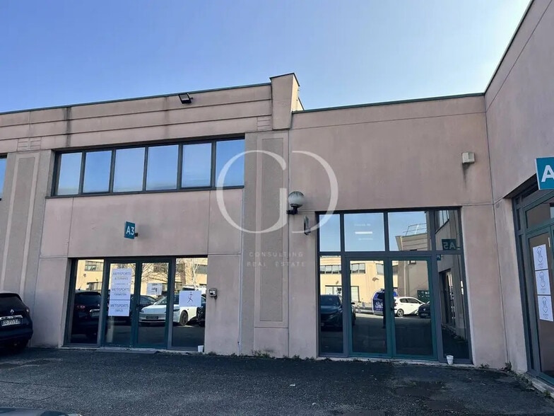 Local d’activités dans Bron à louer - Photo de l’immeuble – Image 3 sur 10