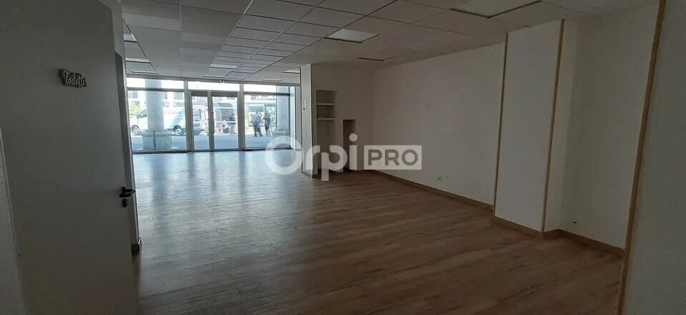 Local commercial dans Pau à louer - Photo de l’immeuble – Image 3 sur 7
