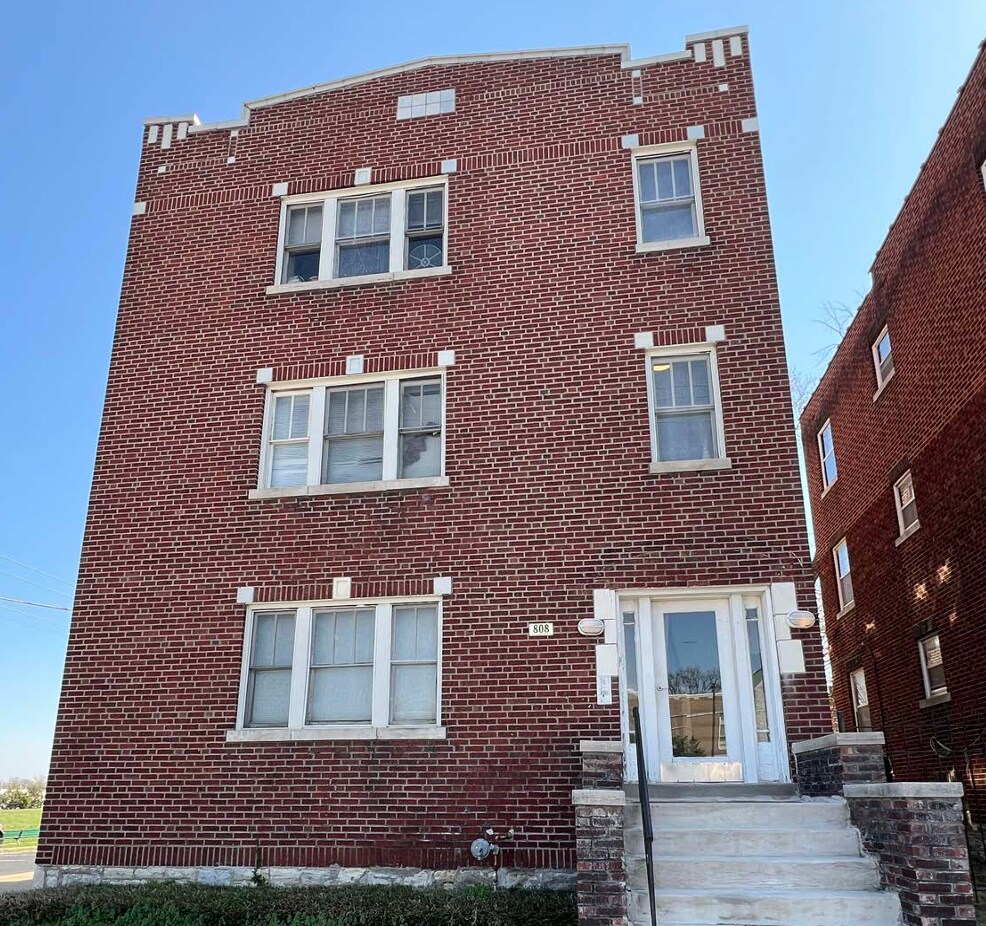 808 Kingsland Ave, Saint Louis, MO à vendre Photo principale– Image 1 sur 3