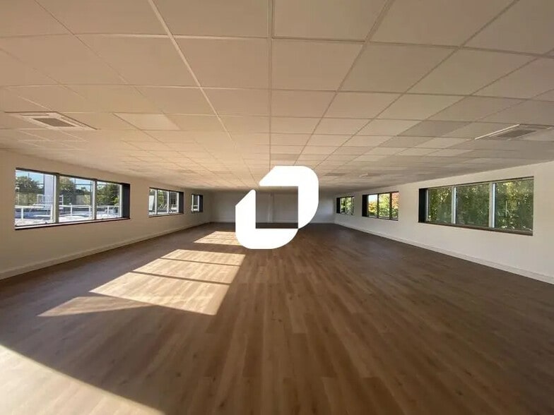 47-49 Avenue Des Genottes, Cergy à louer - Photo de l’immeuble – Image 3 sur 14
