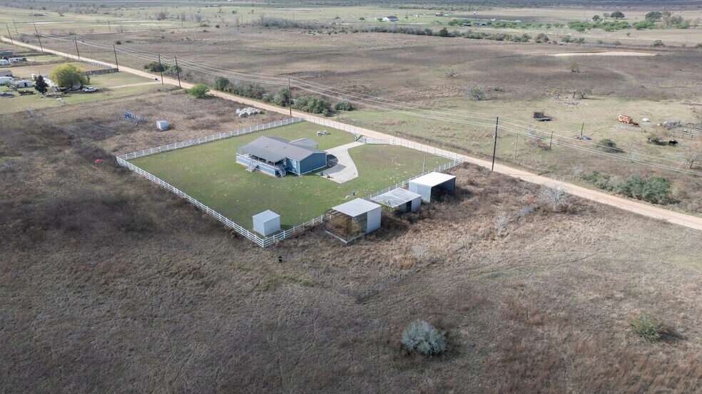 6195 Rexville Rd, Sealy, TX à vendre - Photo de l’immeuble – Image 3 sur 10