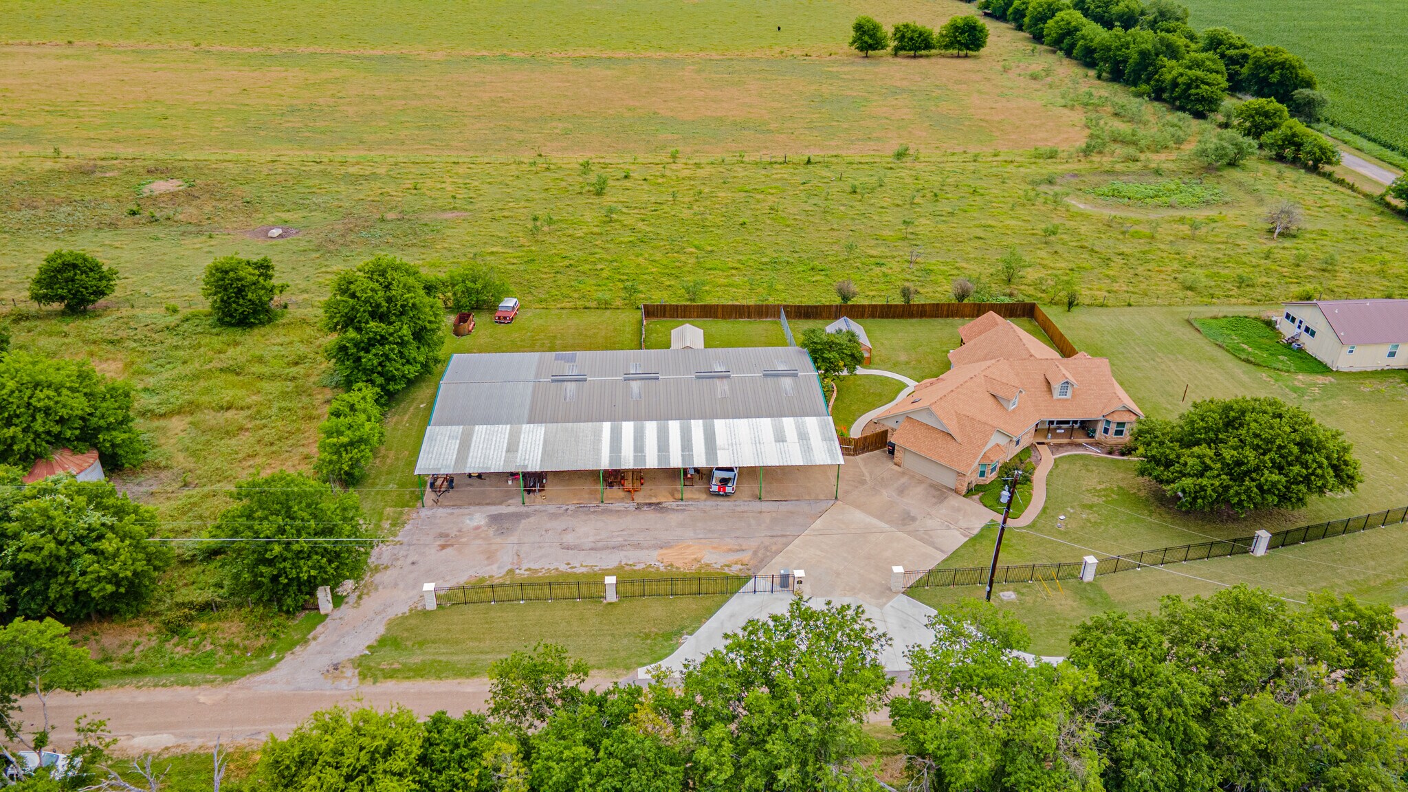 414 County Road 437, Eddy, TX à vendre Photo de l’immeuble– Image 1 sur 59