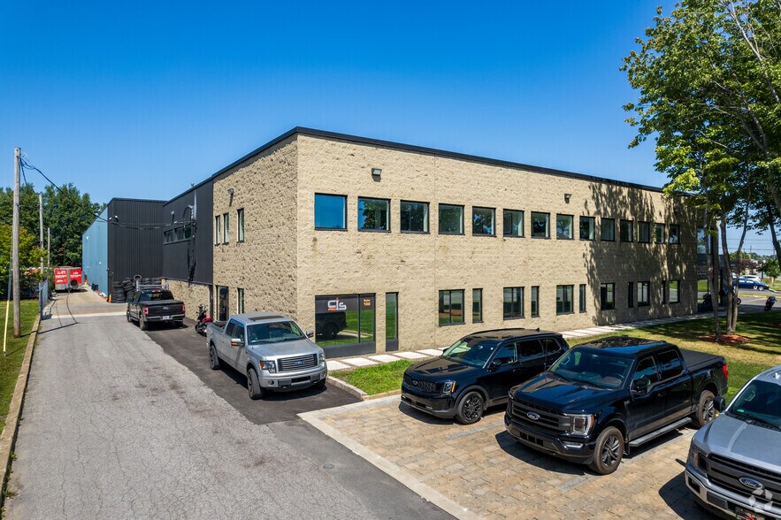 3330 Boul Des Entreprises, Terrebonne, QC à louer - Photo de l’immeuble – Image 3 sur 4