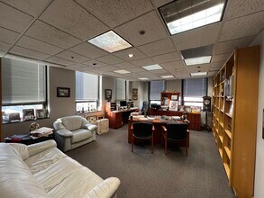 105 S York St, Elmhurst, IL à louer Photo intérieure– Image 1 sur 5