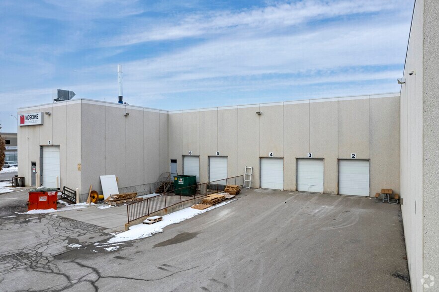 8830 Jane St, Vaughan, ON à louer - Photo de l’immeuble – Image 3 sur 5