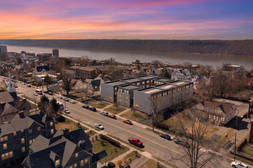 191 Park Ave, Yonkers, NY à vendre - Photo de l’immeuble – Image 1 sur 40