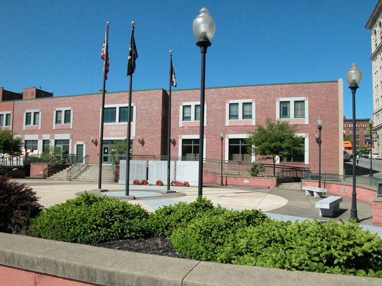 320 Adams St, Fairmont, WV à louer - Photo de l’immeuble – Image 2 sur 12