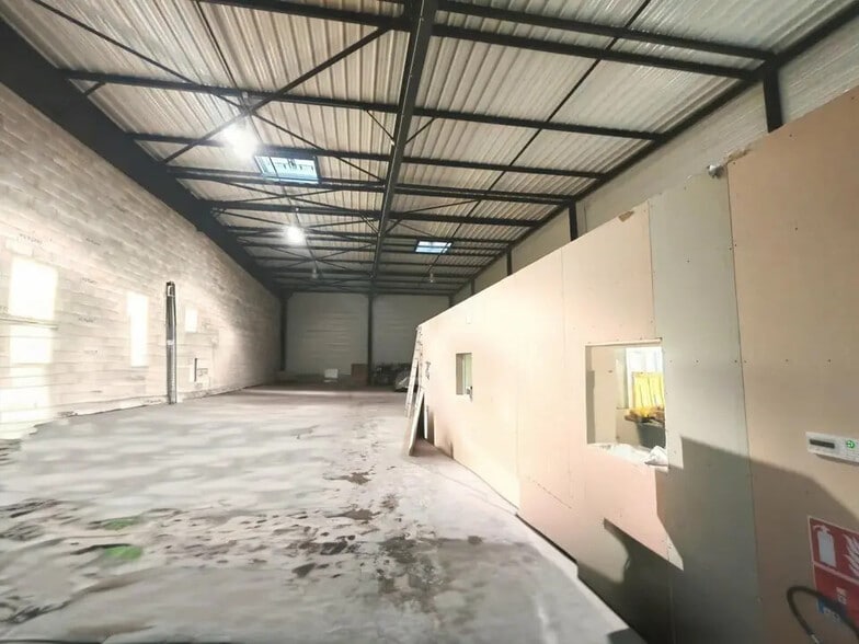 Local d'activités dans Reims à vendre - Photo de l’immeuble – Image 3 sur 6