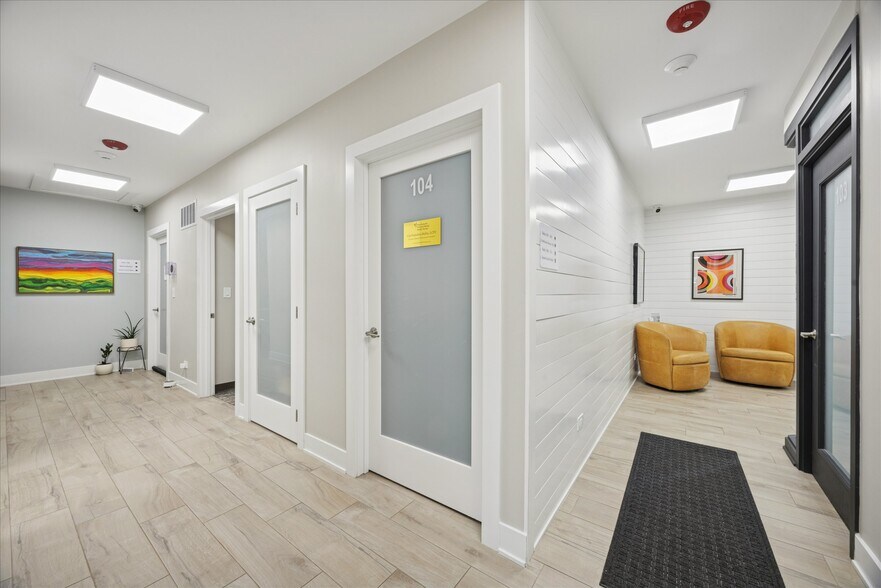 4910 Main St, Downers Grove, IL à vendre - Photo de l’immeuble – Image 3 sur 16