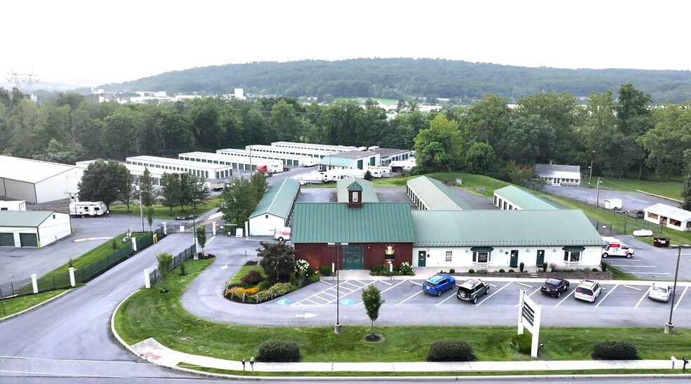 1802 N Reading Rd, Stevens, PA à louer - Photo de l’immeuble – Image 1 sur 2