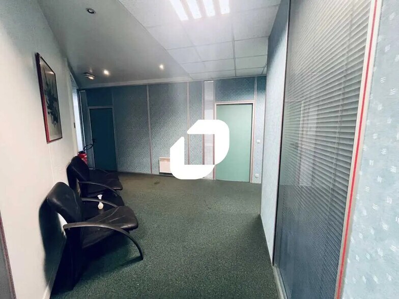 Bureau dans Grigny à vendre - Photo de l’immeuble – Image 3 sur 11