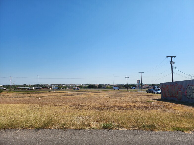 6227 S Loop 410 & Lake Valley Drive, San Antonio, TX à vendre - Photo de l’immeuble – Image 1 sur 6