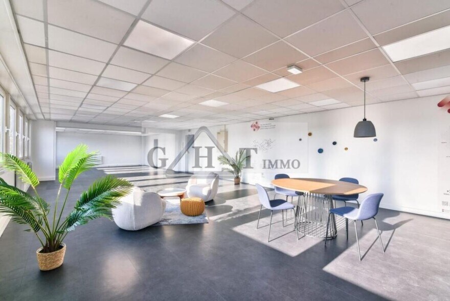 Bureau dans Aulnay-sous-Bois à louer - Photo de l’immeuble – Image 2 sur 6