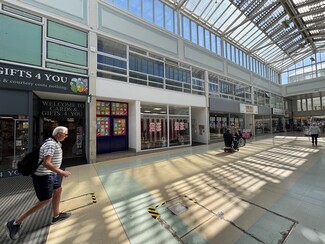 Plus de détails pour Churchill Shopping Centre, Dudley - Local commercial à louer