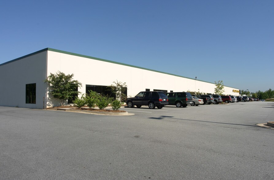250 Business Center Dr, Stockbridge, GA à louer - Photo de l’immeuble – Image 2 sur 7