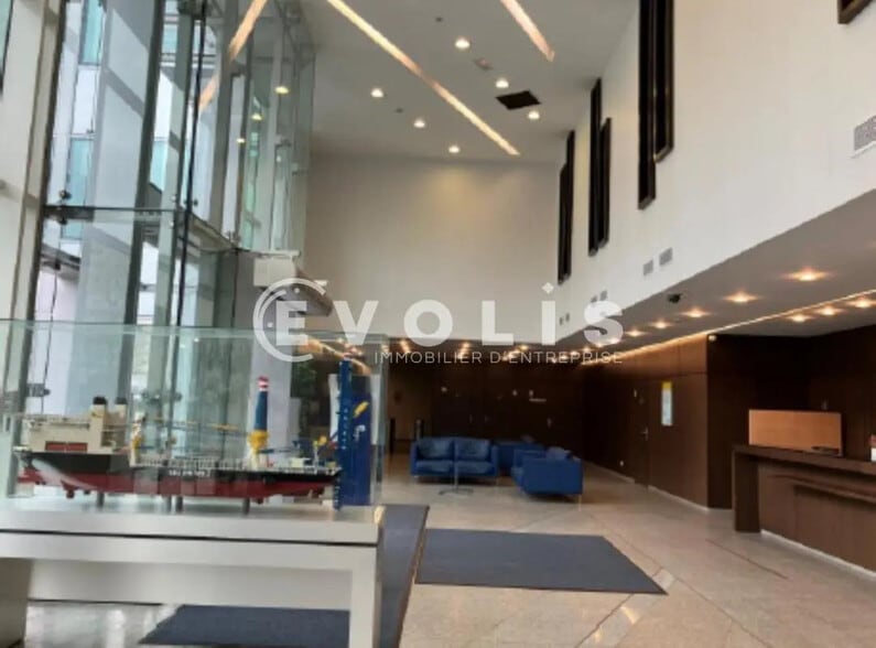 8 Avenue De Lunca, Montigny-le-Bretonneux à louer - Photo de l’immeuble – Image 2 sur 7