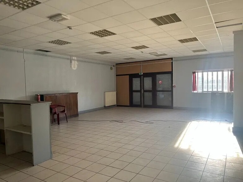 Industriel/Logistique dans Chambéry à vendre - Photo de l’immeuble – Image 2 sur 3