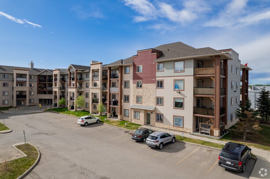 505 Railway St W, Cochrane, AB à vendre - Photo de l’immeuble – Image 1 sur 11
