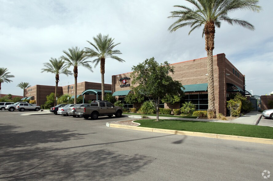 91 Corporate Park Dr, Henderson, NV à louer - Photo de l’immeuble – Image 3 sur 4