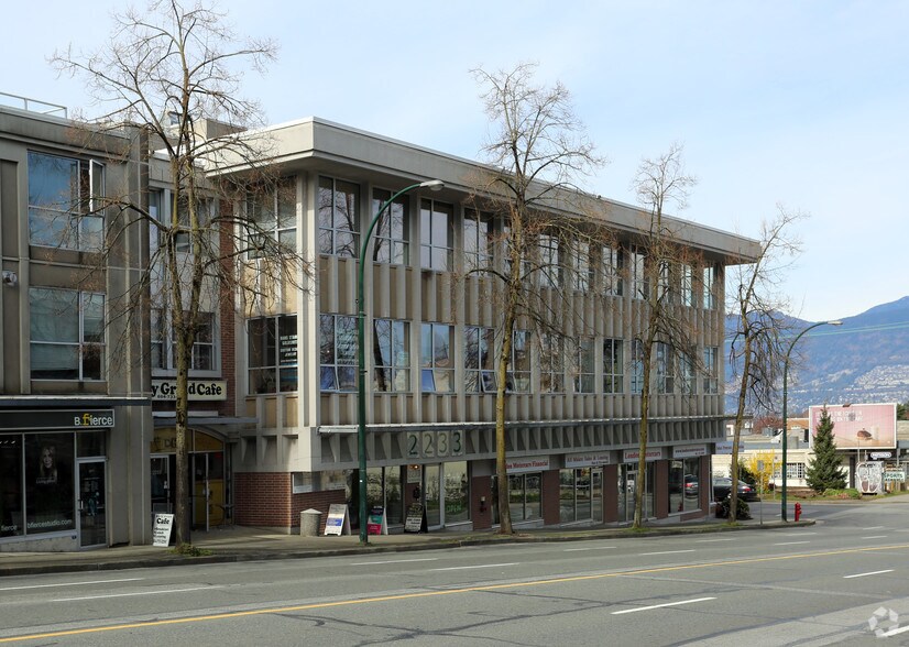 2233 Burrard St, Vancouver, BC à louer - Photo de l’immeuble – Image 3 sur 8