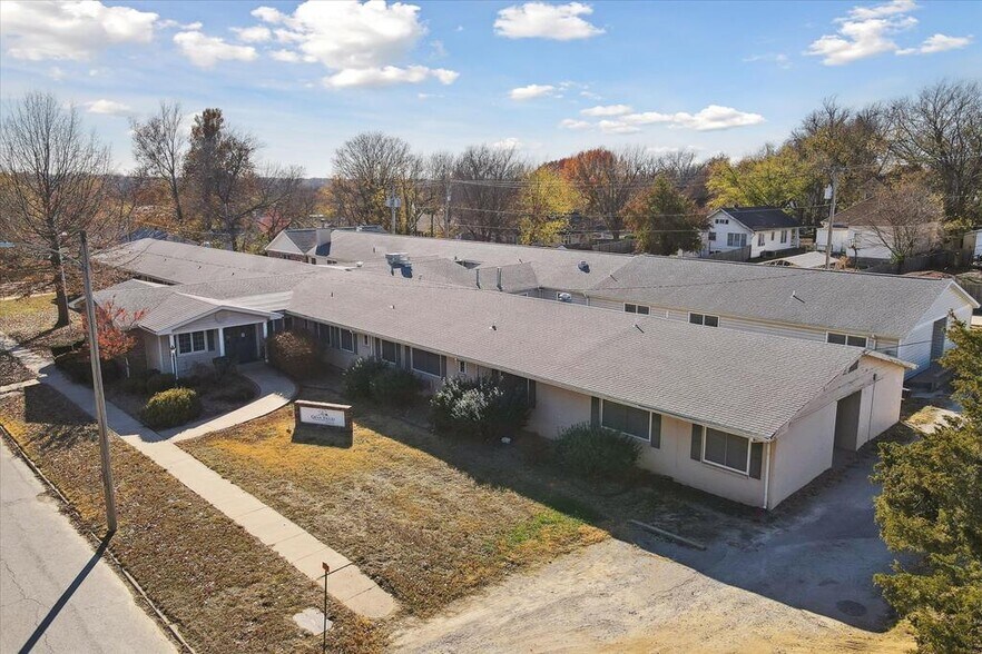 621 S 2nd St, Independence, KS à vendre - Photo principale – Image 1 sur 27
