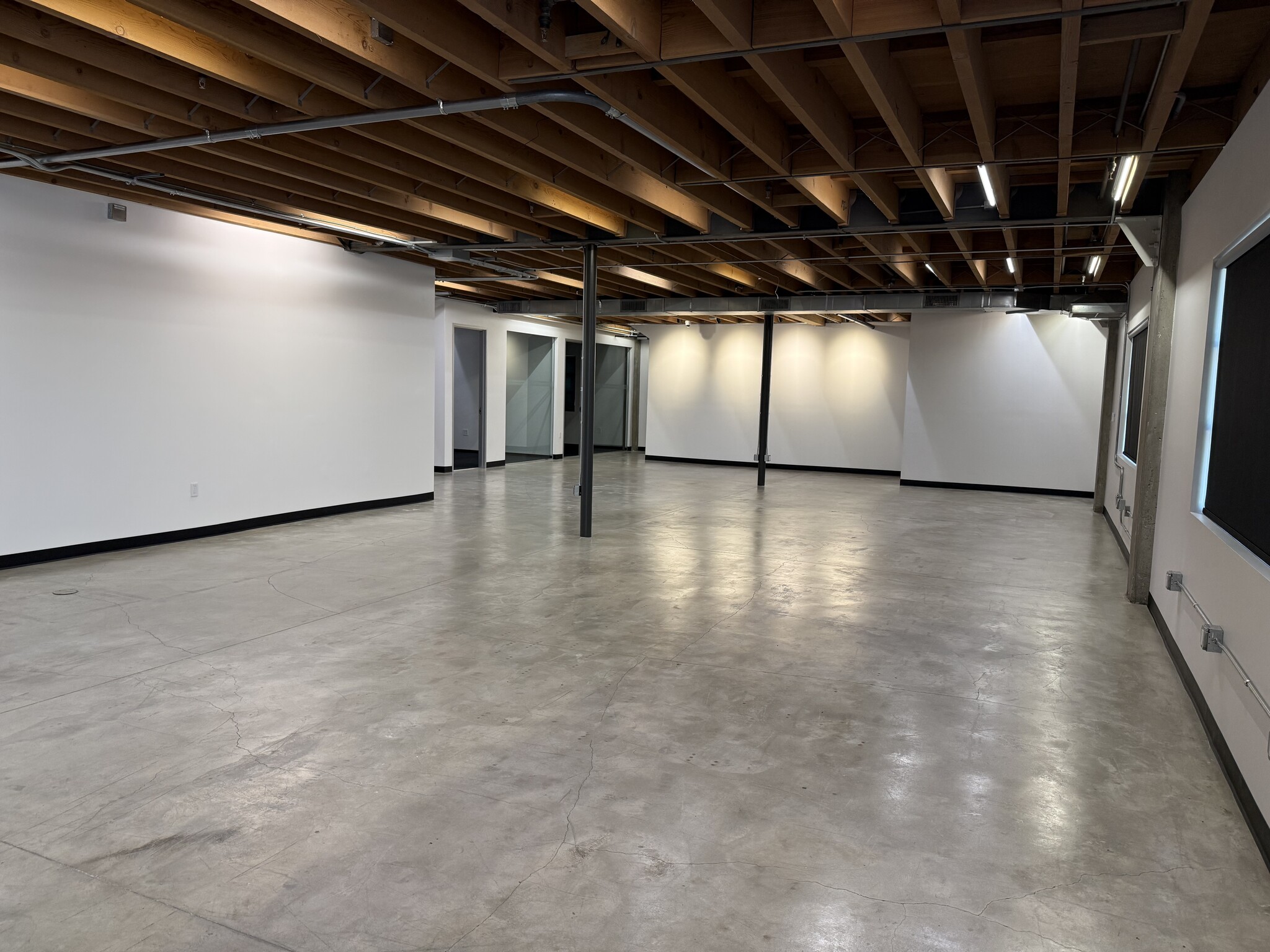 5930 W Jefferson Blvd, Los Angeles, CA à louer Photo intérieure– Image 1 sur 6
