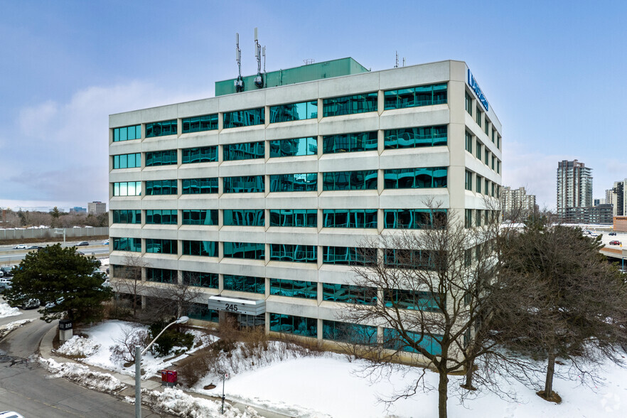 245 Fairview Mall Dr, Toronto, ON à louer - Photo de l’immeuble – Image 3 sur 7