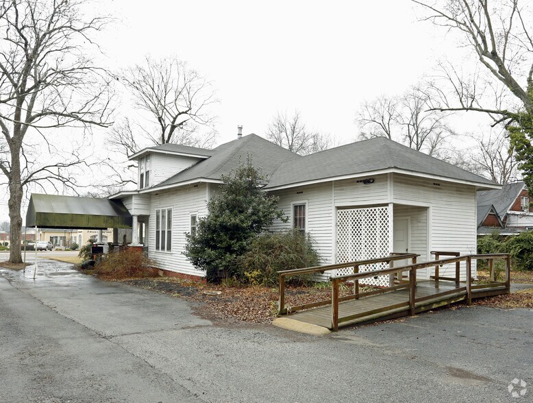 2732 N Highland Ave, Jackson, TN à vendre - Photo de l’immeuble – Image 2 sur 8