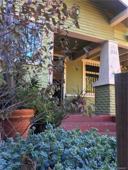 1253 N Orange Grove Ave, West Hollywood, CA à vendre - Photo principale – Image 1 sur 62