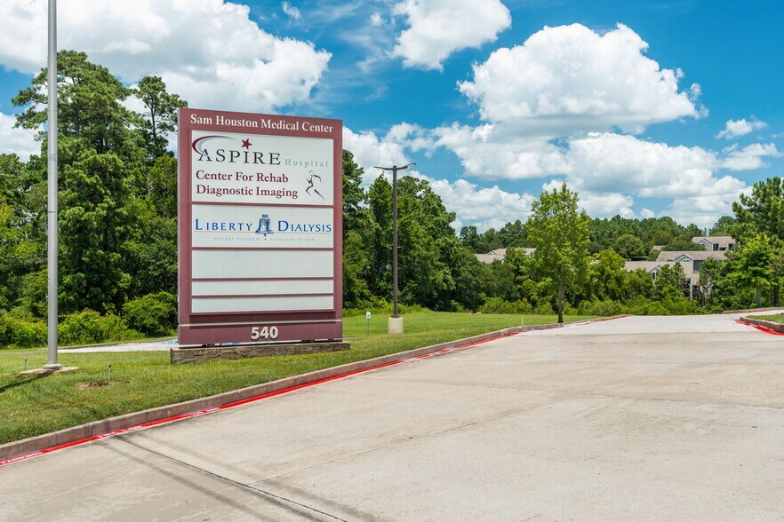 540 Interstate 45 S, Huntsville, TX à louer - Photo de l’immeuble – Image 3 sur 17
