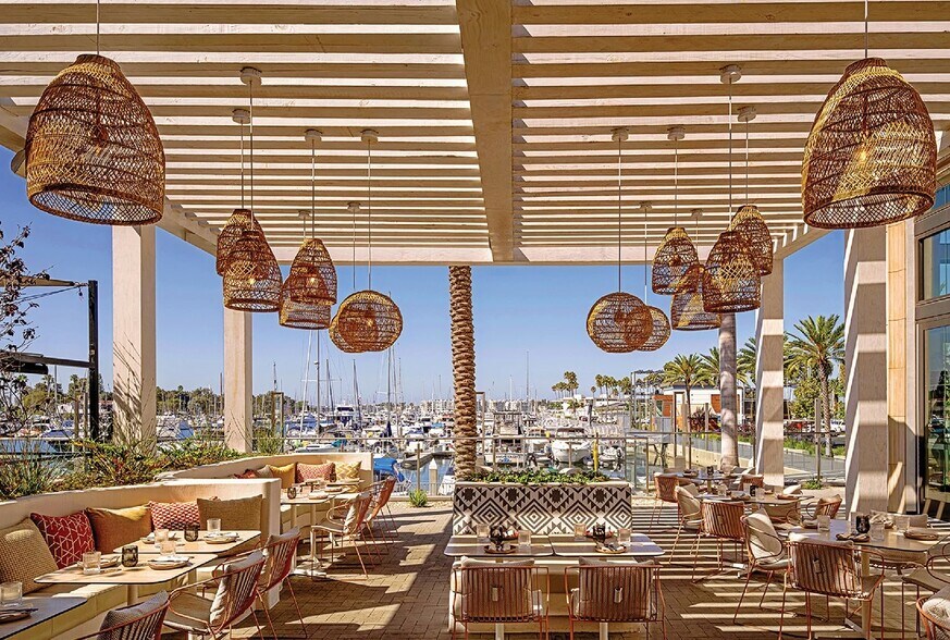 4625 Admiralty Way, Marina Del Rey, CA à louer - Photo de l’immeuble – Image 2 sur 9