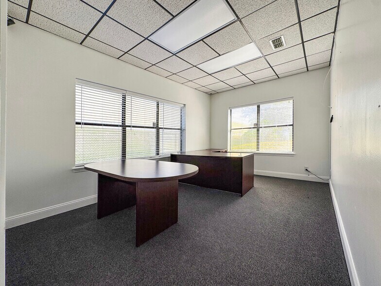 2865 Plummer Cove Rd, Jacksonville, FL à vendre - Photo de l’immeuble – Image 3 sur 26