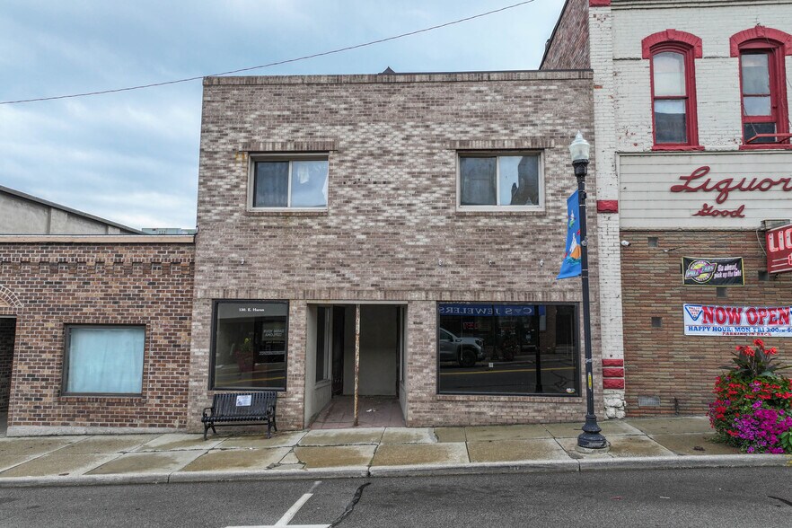 126 E Huron Ave, Vassar, MI à vendre - Photo de l’immeuble – Image 2 sur 28
