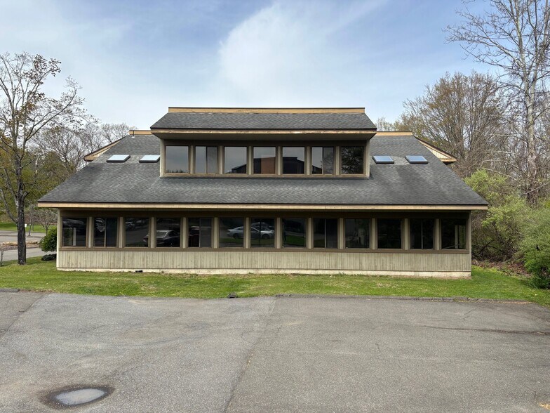 574 Heritage Rd, Southbury, CT à vendre - Photo de l’immeuble – Image 3 sur 11