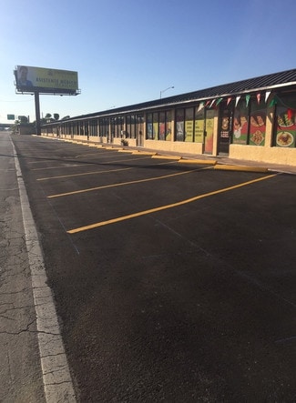 Plus de détails pour 8471-8601 NW South River Dr, Miami, FL - Local commercial à louer