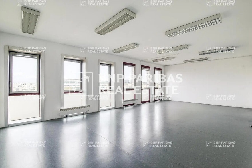 1 Place Charles De Gaulle, Montigny-le-Bretonneux à louer - Photo intérieure – Image 2 sur 16