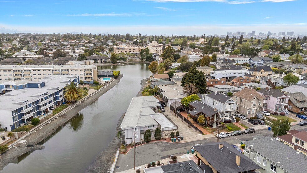 867 Walnut St, Alameda, CA à vendre - Photo de l’immeuble – Image 3 sur 6
