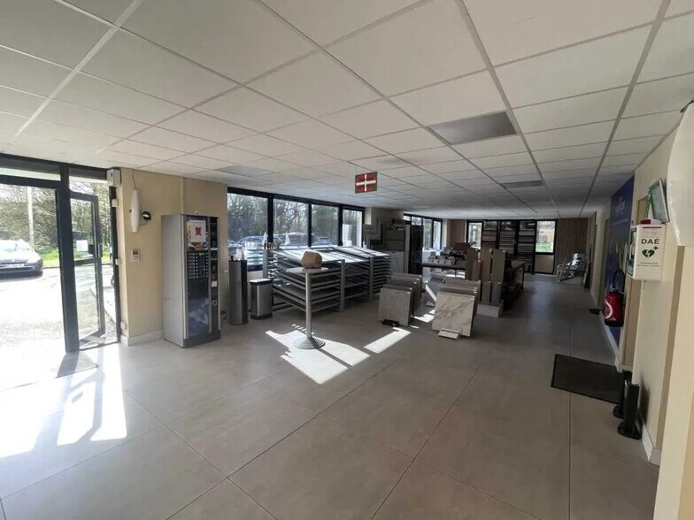 Local d’activités dans Carbon-Blanc à louer - Photo intérieure – Image 2 sur 8