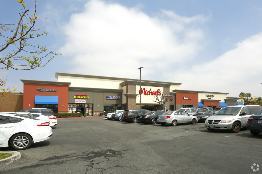 10303-10355 Magnolia Ave, Riverside, CA à louer - Photo de l’immeuble – Image 1 sur 4