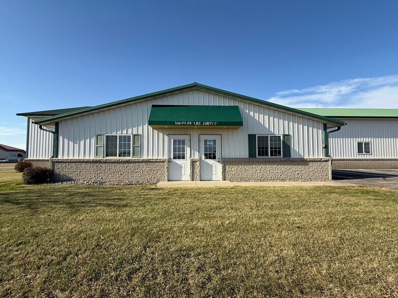 30659 Pearl Dr, Saint Joseph, MN à louer - Photo de l’immeuble – Image 2 sur 17
